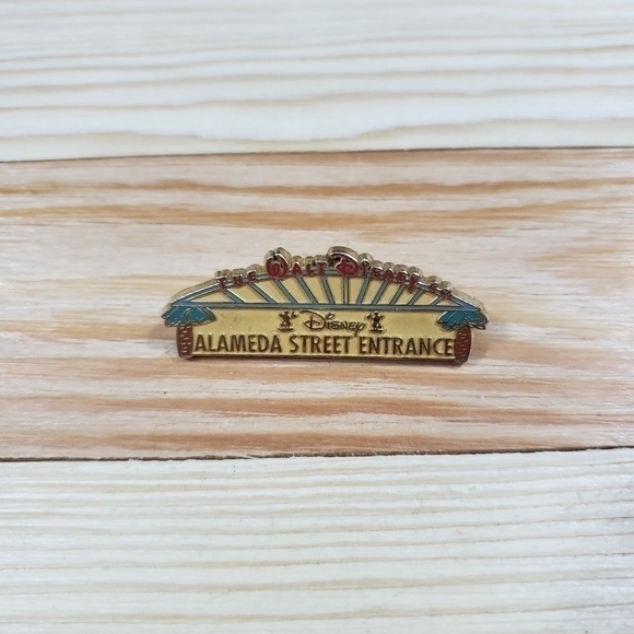 Disney Buildings- Alameda Street Pin - Picture 2 of 3